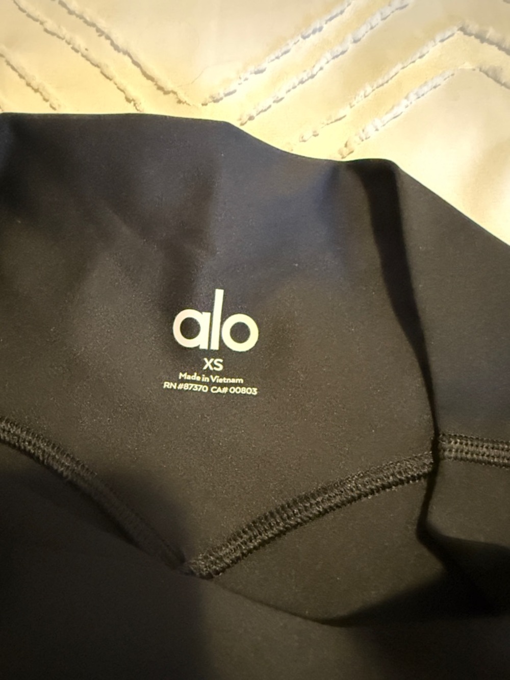 ALO Yoga 5” Airlift Energy Short - Picture 3 of 3